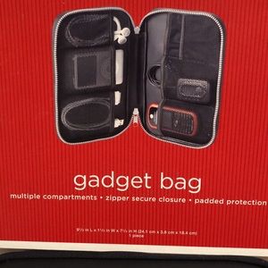 NWT GADGET BLACK BAG
